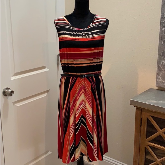 Dress - Picture 2 of 8